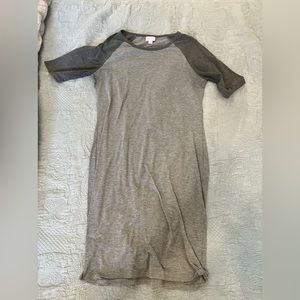 Barley used. Great quality simple dress.